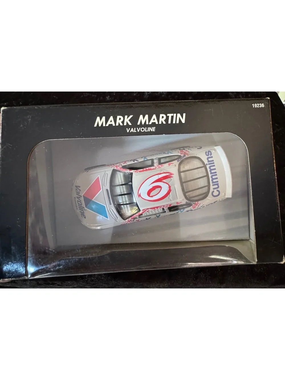 Team Hot Wheels Pro Racing NASCAR Mark Martin Valvoline Diecast Car 19236